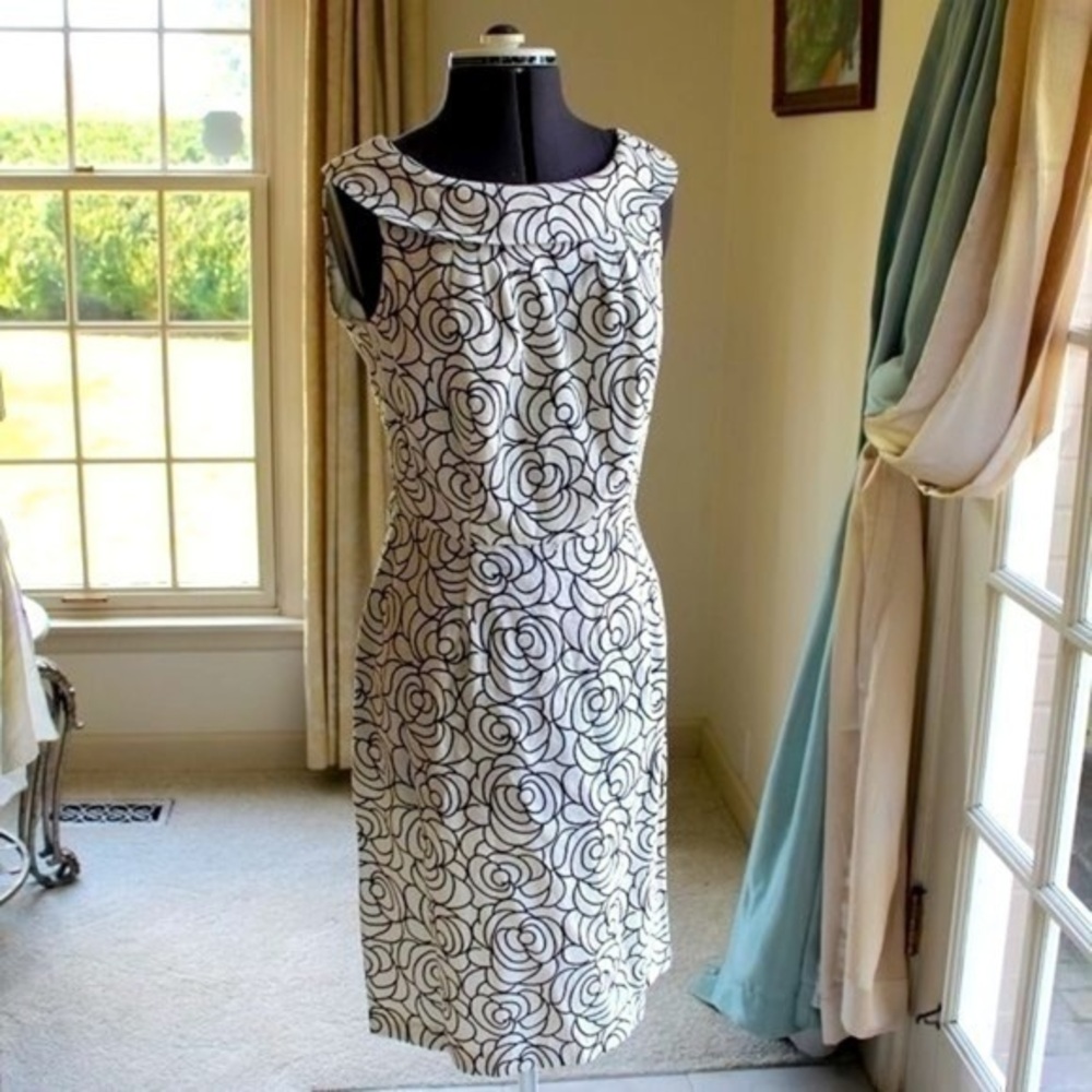 Karen Stevens dress Sweet floral! Size 6 vintage appearance dress